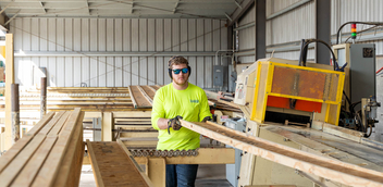 Talbert sawyer using the SawTek Pro to cut BCI Joists